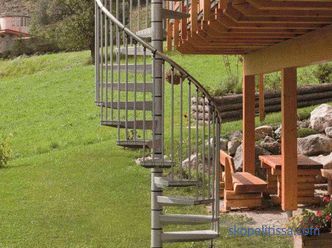 otvorene stepenice u privatnoj kući od drveta, foto